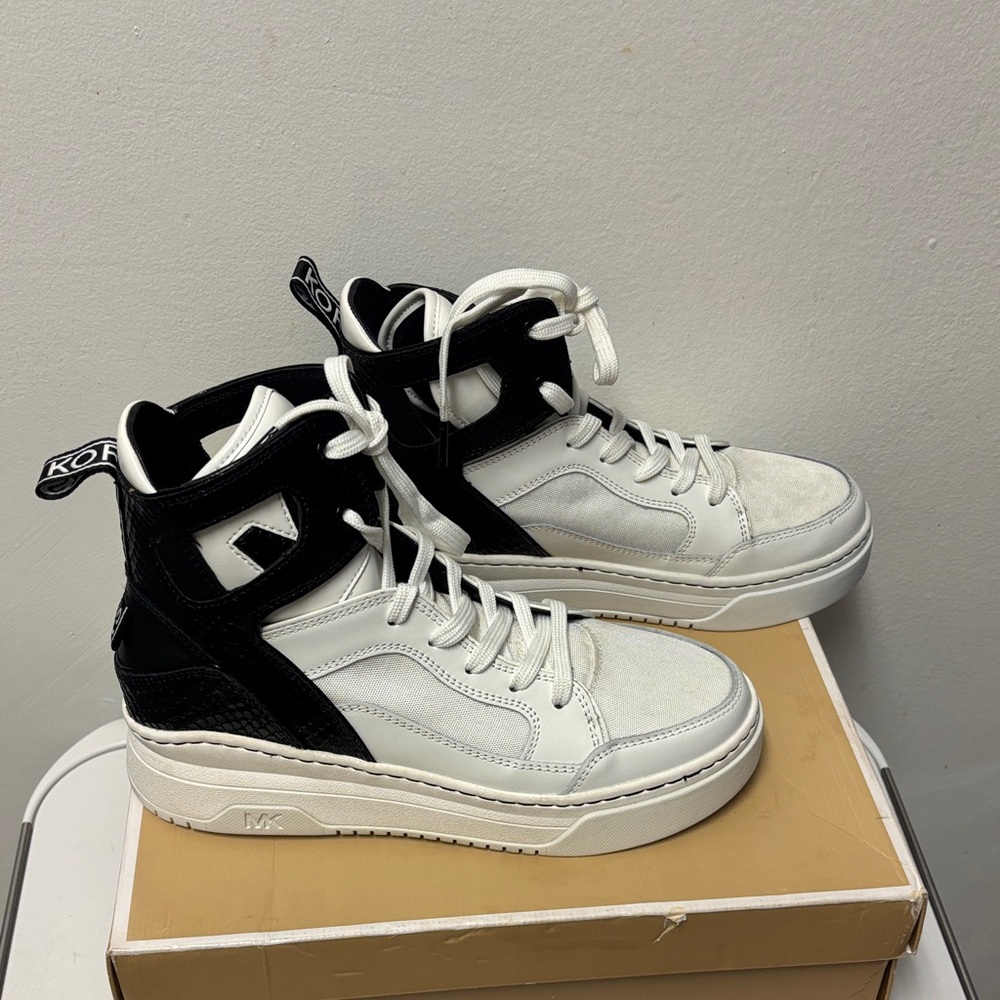 Michael Kors MATSON Monochrome Women Lace up High Top Sneakers, very comfy. - Picture 7 of 8